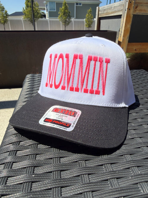 Customizable Mommin’ hat